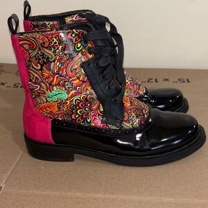 Colorful Paisley Women's Boots size 6